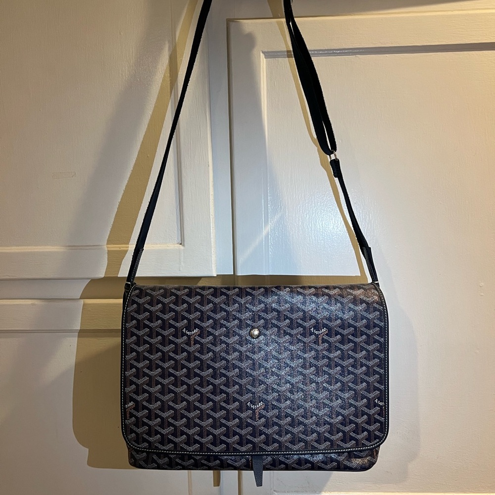 Goyard Navy Goyardine Canvas Capetien MM